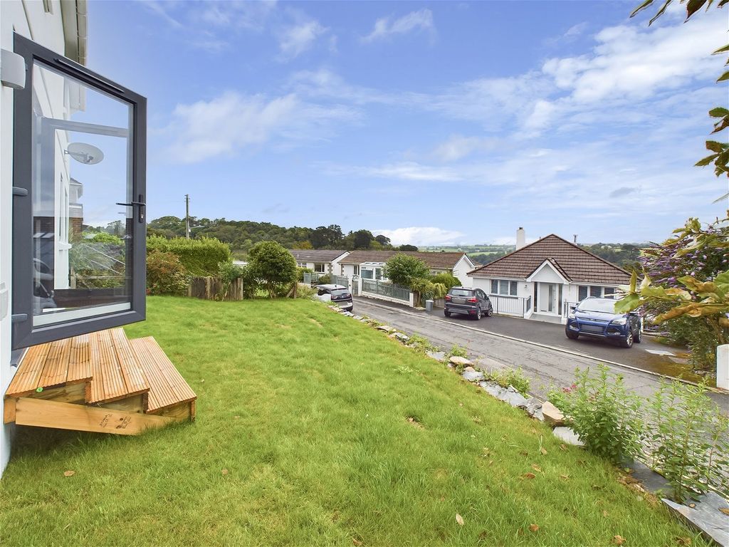 3 bed end terrace house for sale in Green Lane, Fowey PL23, £450,000