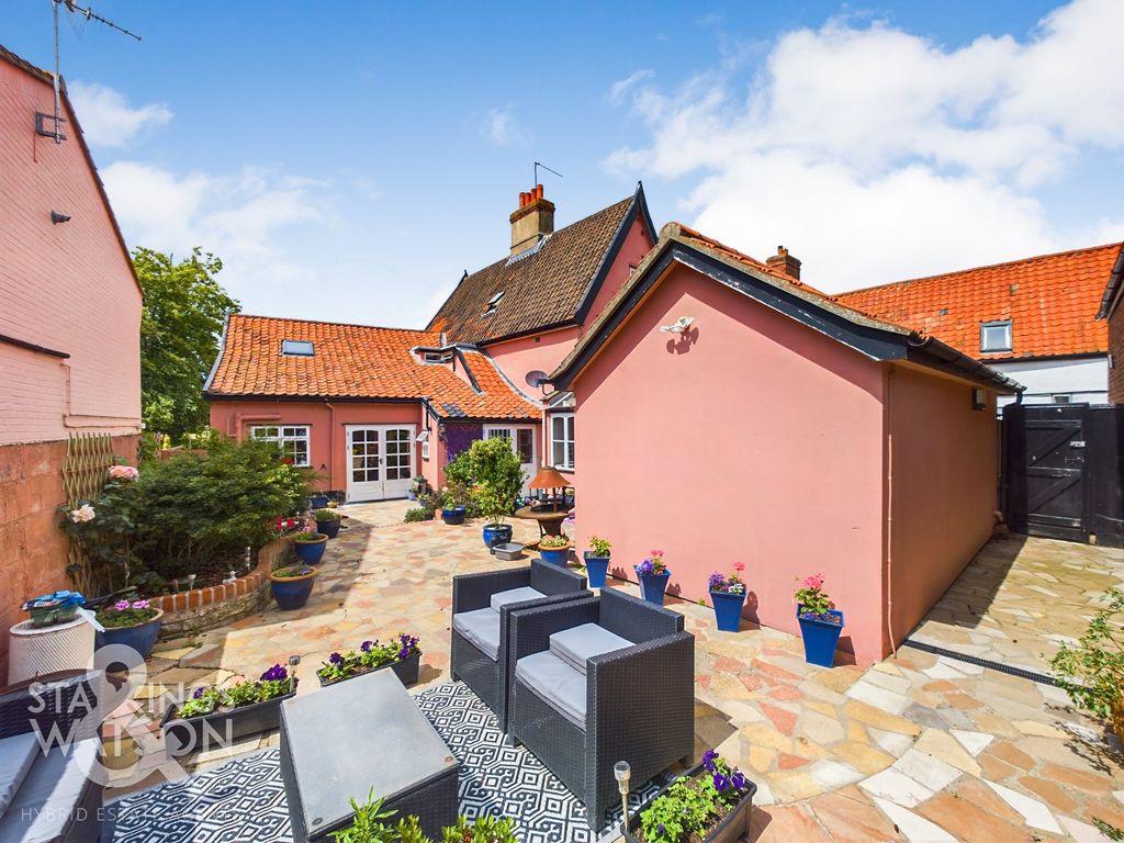 6 bed detached house for sale in Denmark Street, Diss IP22, £795,000