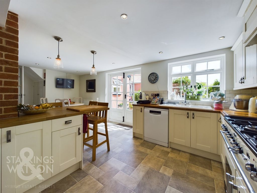 6 bed detached house for sale in Denmark Street, Diss IP22, £795,000