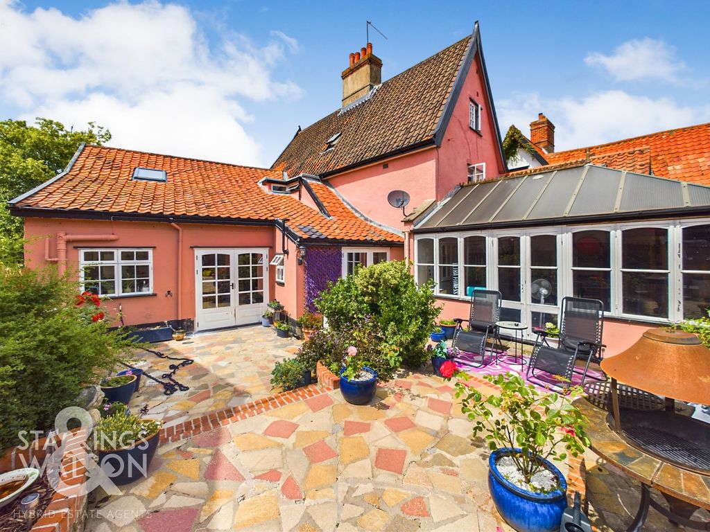 6 bed detached house for sale in Denmark Street, Diss IP22, £795,000