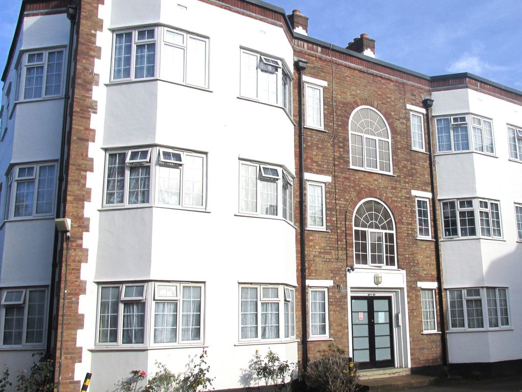3 bed flat for sale in Church Lane, London NW9, £270,000
