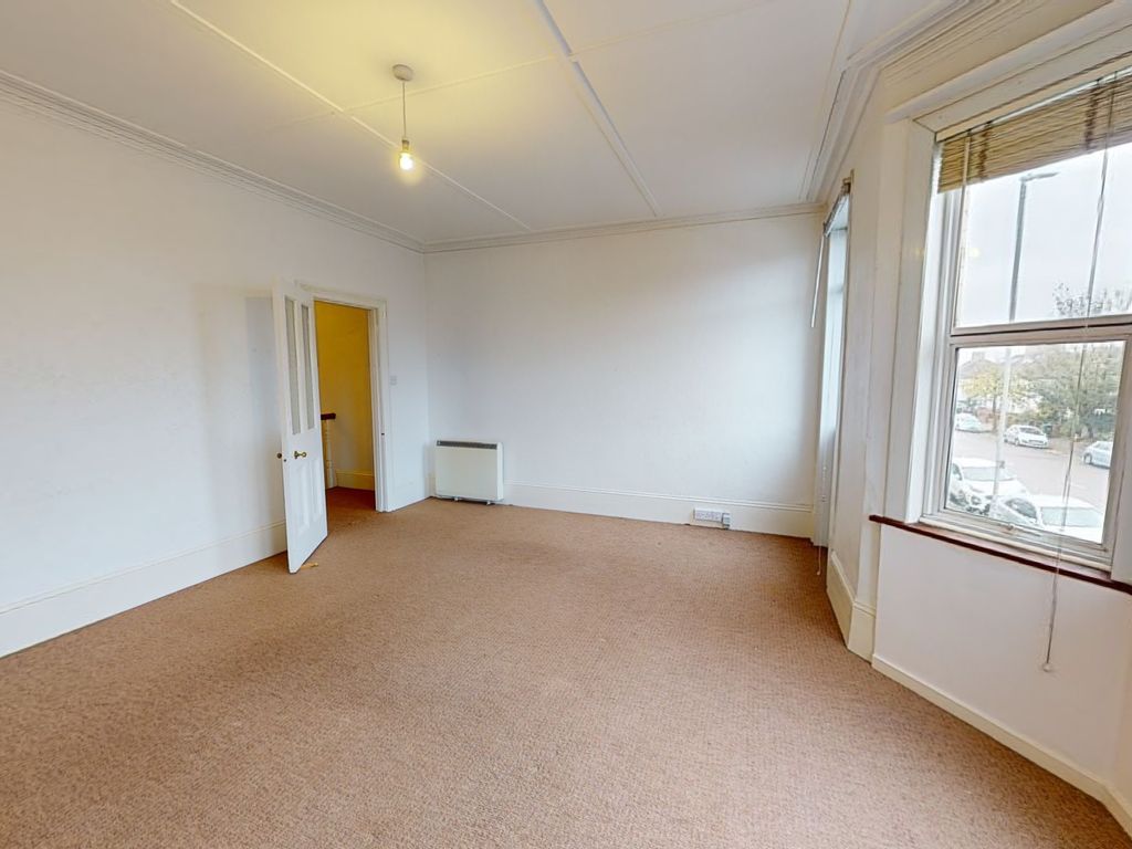 2 bed flat to rent in Portland Road, Hove BN3, £1,400 pcm