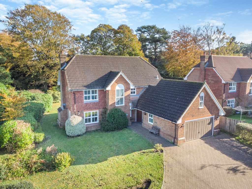 5 bed detached house for sale in Grove Road, Hindhead, Surrey GU26, £1,195,000