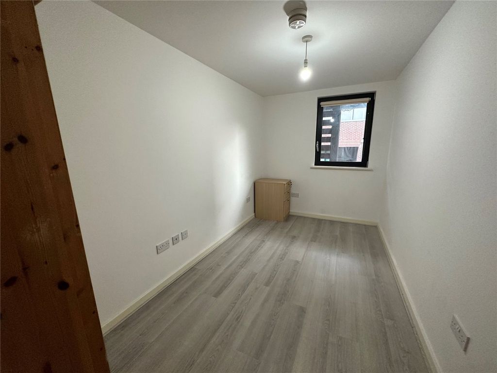2 bed flat for sale in Cornhill, Liverpool, Merseyside L1, £165,000