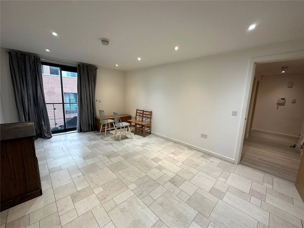 2 bed flat for sale in Cornhill, Liverpool, Merseyside L1, £165,000