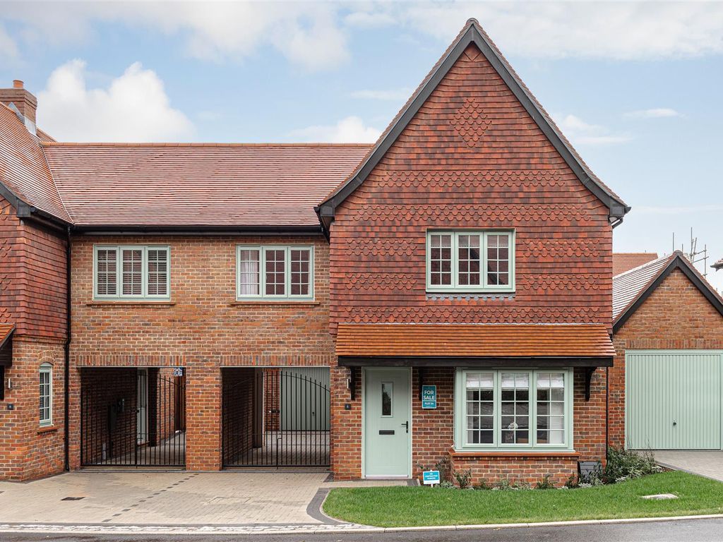 New home, 4 bed property for sale in Firethorn Place, Ewhurst, Cranleigh GU6, £574,950