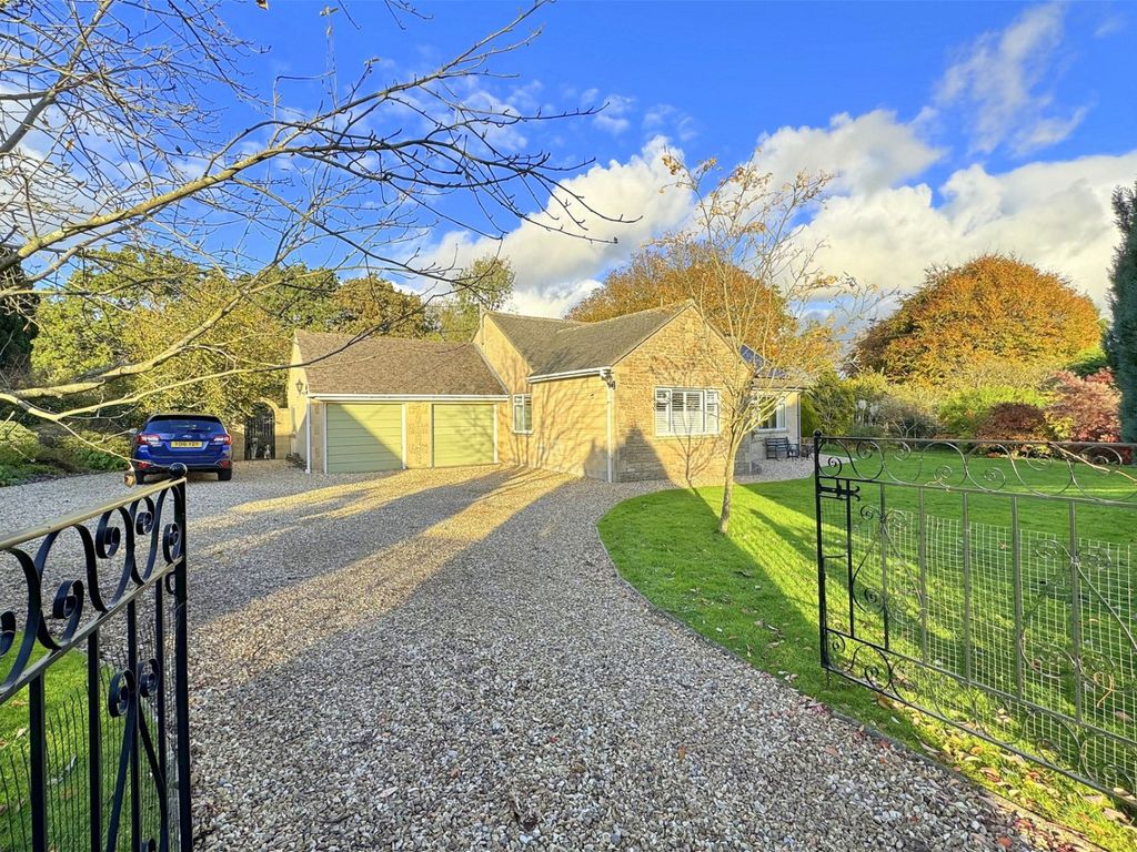 3 bed bungalow for sale in Midford Lane, Limpley Stoke, Bath BA2, £900,000