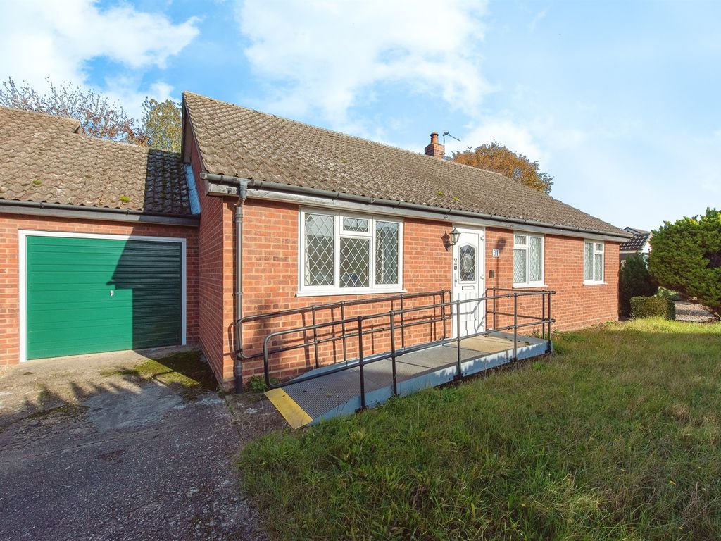 2 bed bungalow for sale in Scotgate Close, Great Hockham, Thetford IP24, £250,000