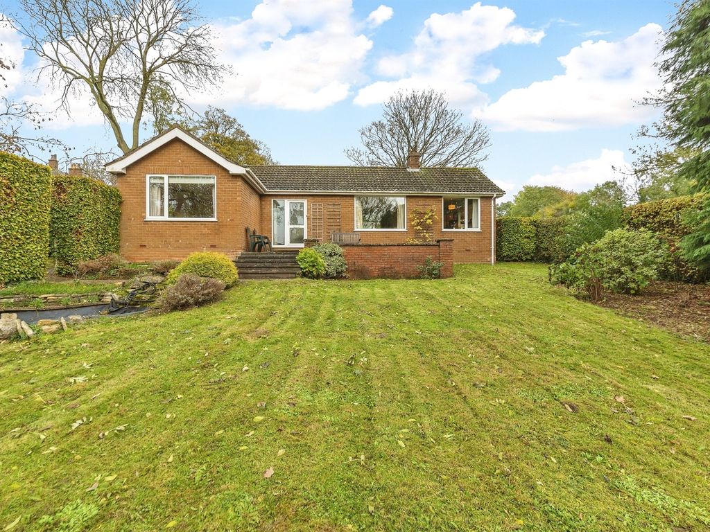 3 bed detached bungalow for sale in High Street, Ropsley, Grantham NG33, £250,000
