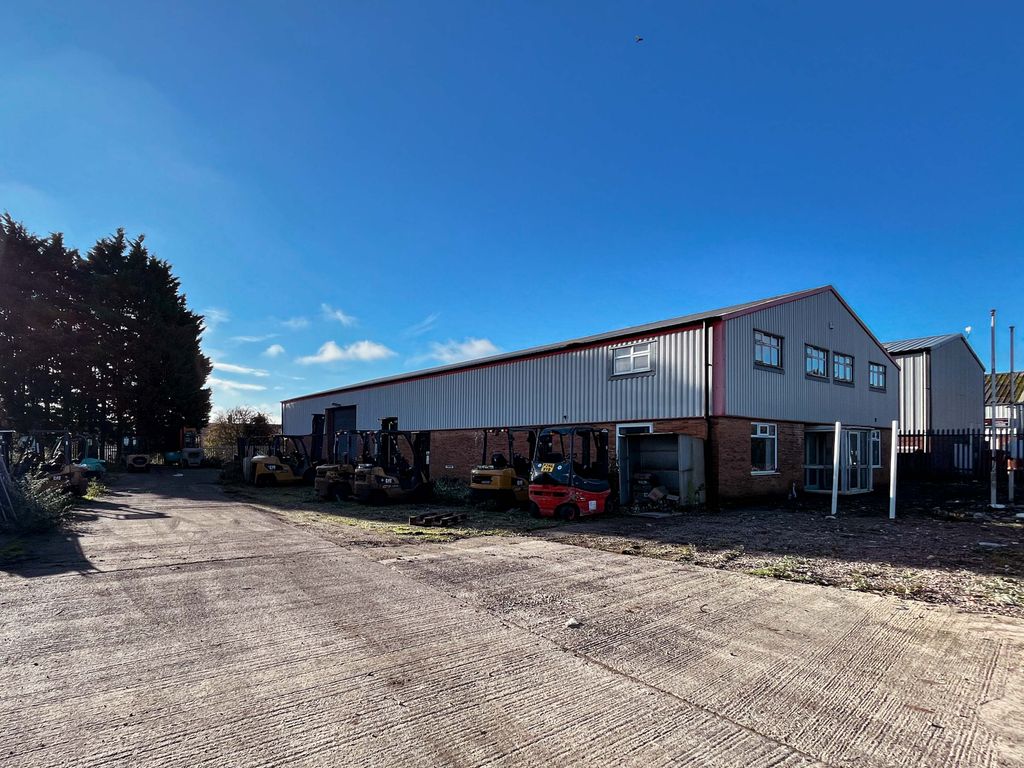 Warehouse to let in Redstone Road, Boston PE21, £25,000 pa