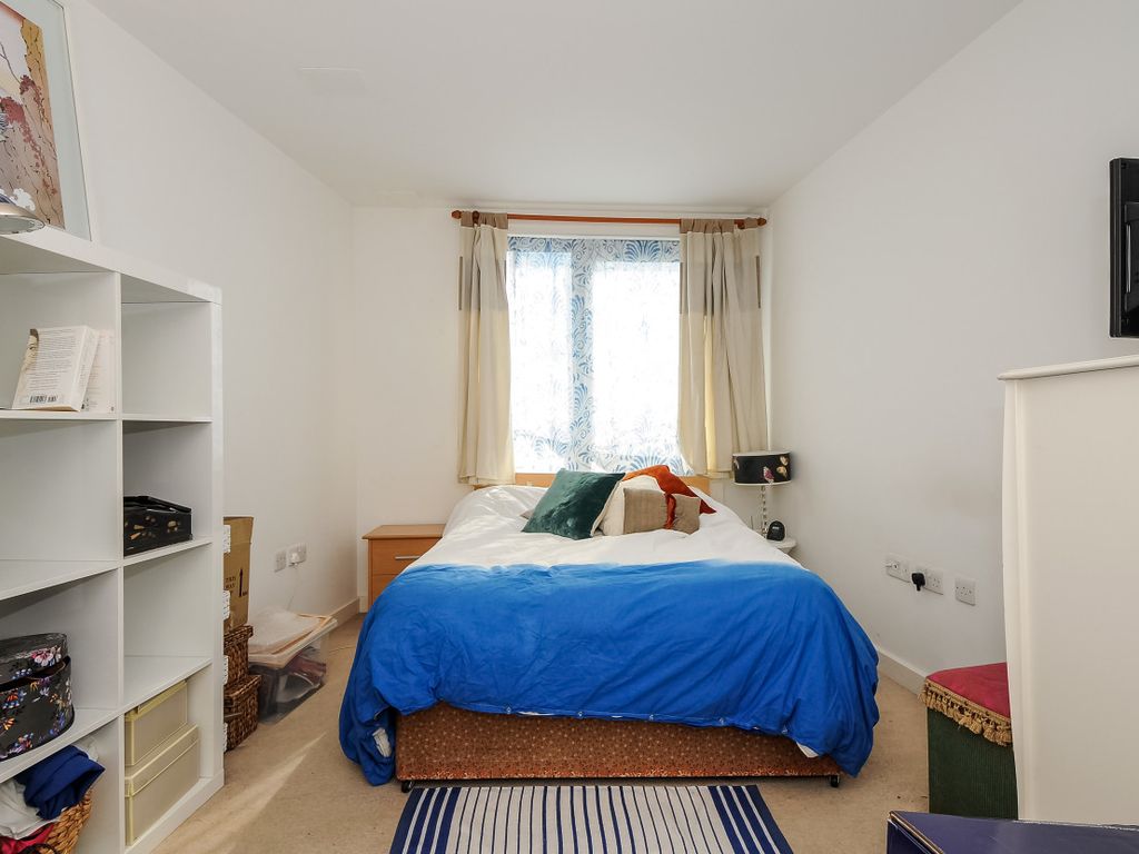 2 bed flat for sale in Garand Court, Eden Grove N7, £575,000