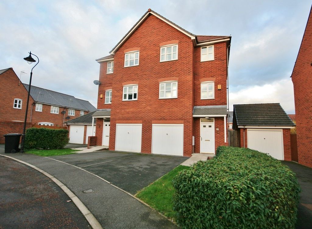 4 bed semi-detached house to rent in Golden Hill, Weston, Crewe CW2, £1,200 pcm