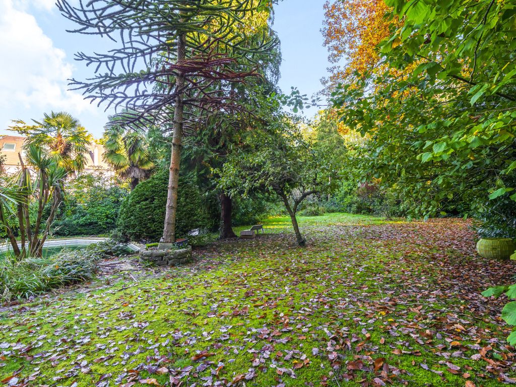 5 bed detached house for sale in Lodge Road, Bromley BR1, £1,500,000