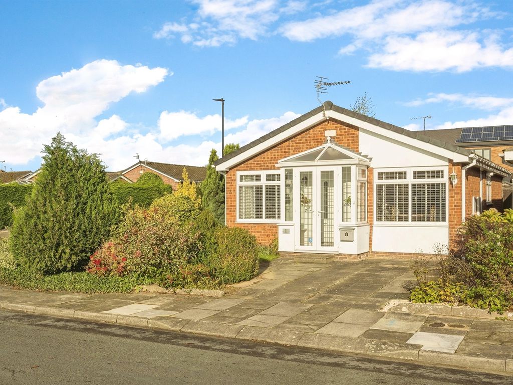 2 bed detached bungalow for sale in Lindsey Close, Bessacarr, Doncaster DN4, £250,000