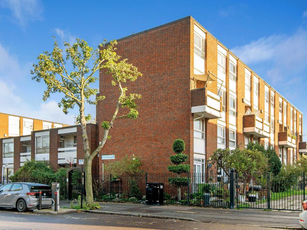 3 bed maisonette for sale in Brooksby's Walk, London E9, £525,000