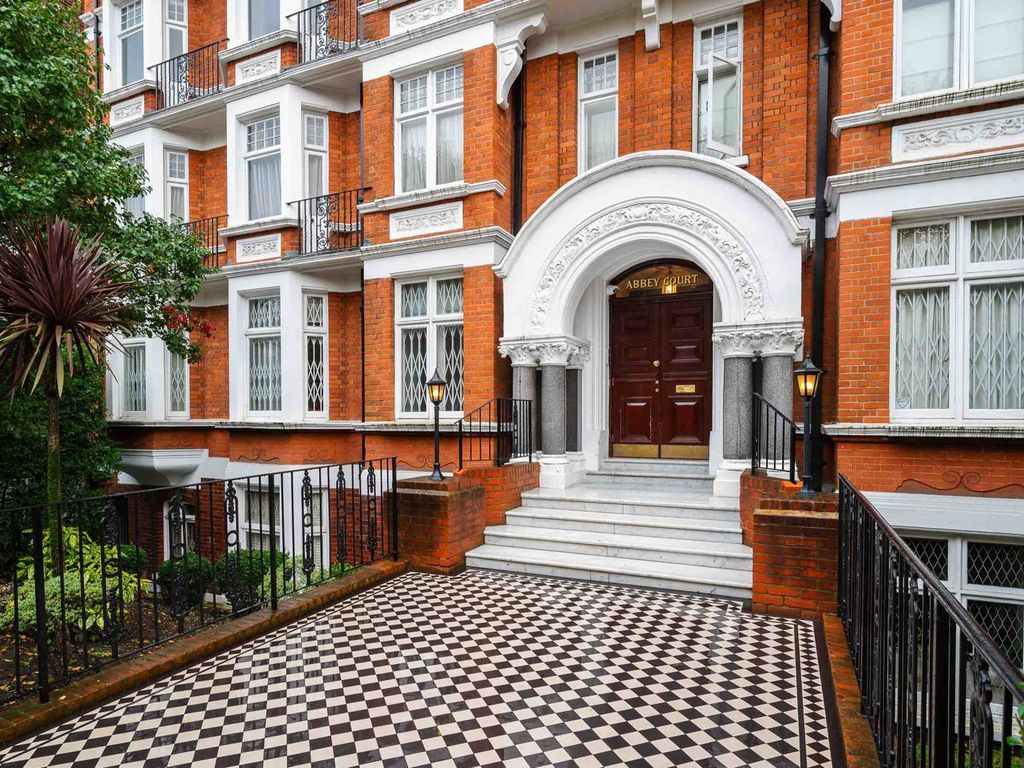 3 bed flat to rent in Abbey Road NW8, St John's Wood, London,, £4,700 pcm