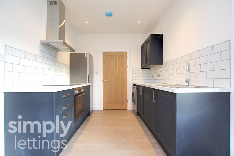 3 bed flat to rent in Old Shoreham Road, Brighton BN1, £1,795 pcm