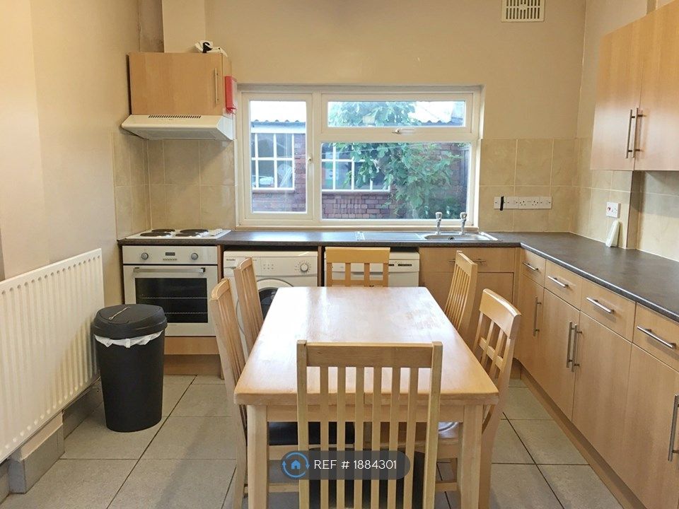 6 bed terraced house to rent in Bishop Road, Bristol BS7, £4,680 pcm