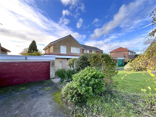 3 bed detached house for sale in Walseker Lane, Woodall, Sheffield S26, £330,000