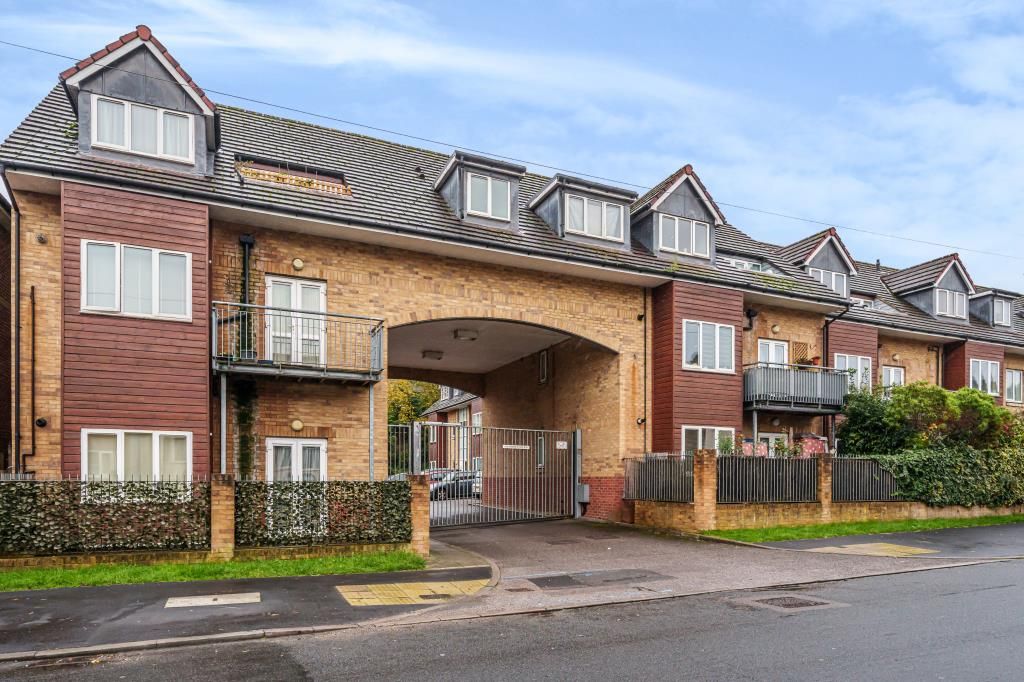 1 bed flat for sale in High Wycombe, Buckinghamshire HP12, £200,000