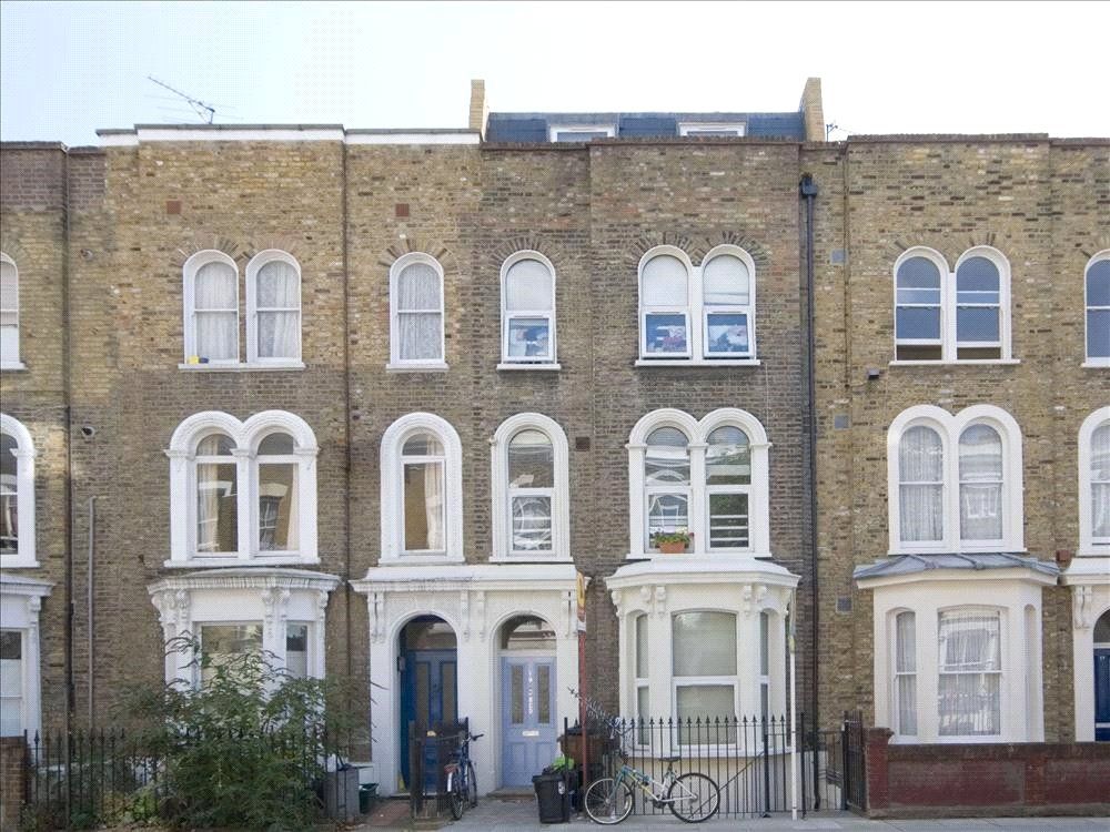 1 bed flat for sale in Dunlace Road, Clapton, London E5, £395,000