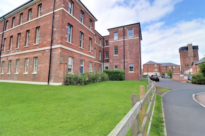 2 bed flat for sale in St. Georges Parkway, Stafford, Staffordshire ST16, £220,000