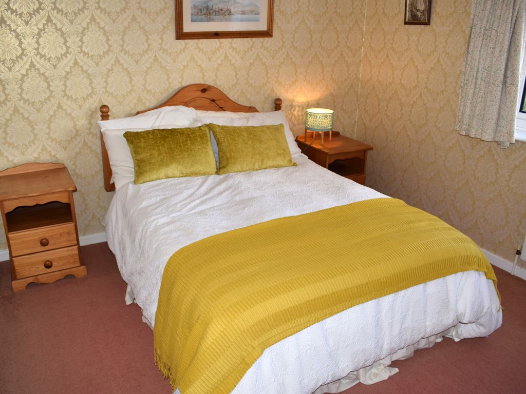3 bed detached house for sale in Chapel Lane, Elsham DN20, £380,000