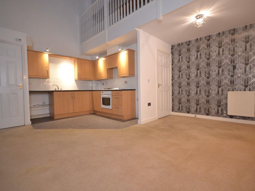 2 bed flat to rent in Windmill Road, Slough SL1, £1,450 pcm