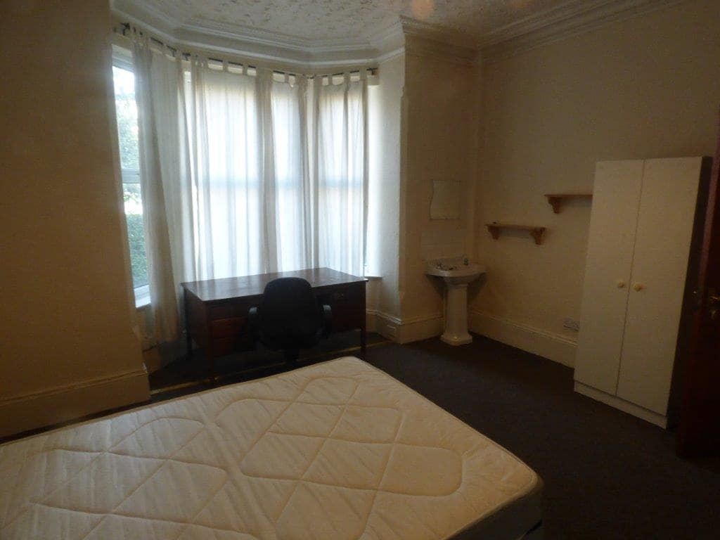 5 bed detached house to rent in Melton Road, West Bridgford, Nottingham NG2, £3,142 pcm
