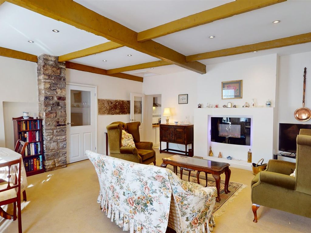 2 bed flat for sale in Eastgate, Cowbridge CF71, £275,000