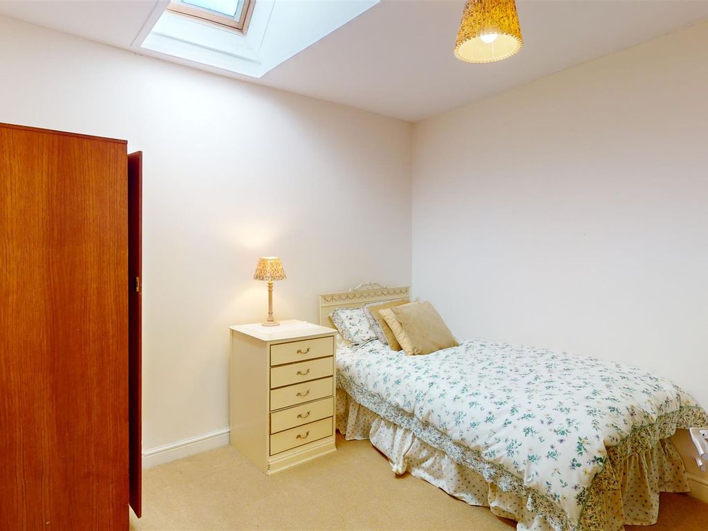 2 bed flat for sale in Eastgate, Cowbridge CF71, £275,000