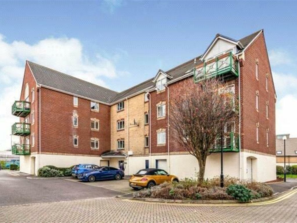 2 bed flat to rent in Pacific Close, Ocean Village, Southampton SO14, £1,350 pcm