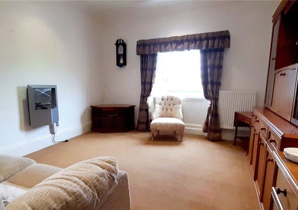 1 bed flat for sale in Crescent Place, Whitby YO21, £95,000