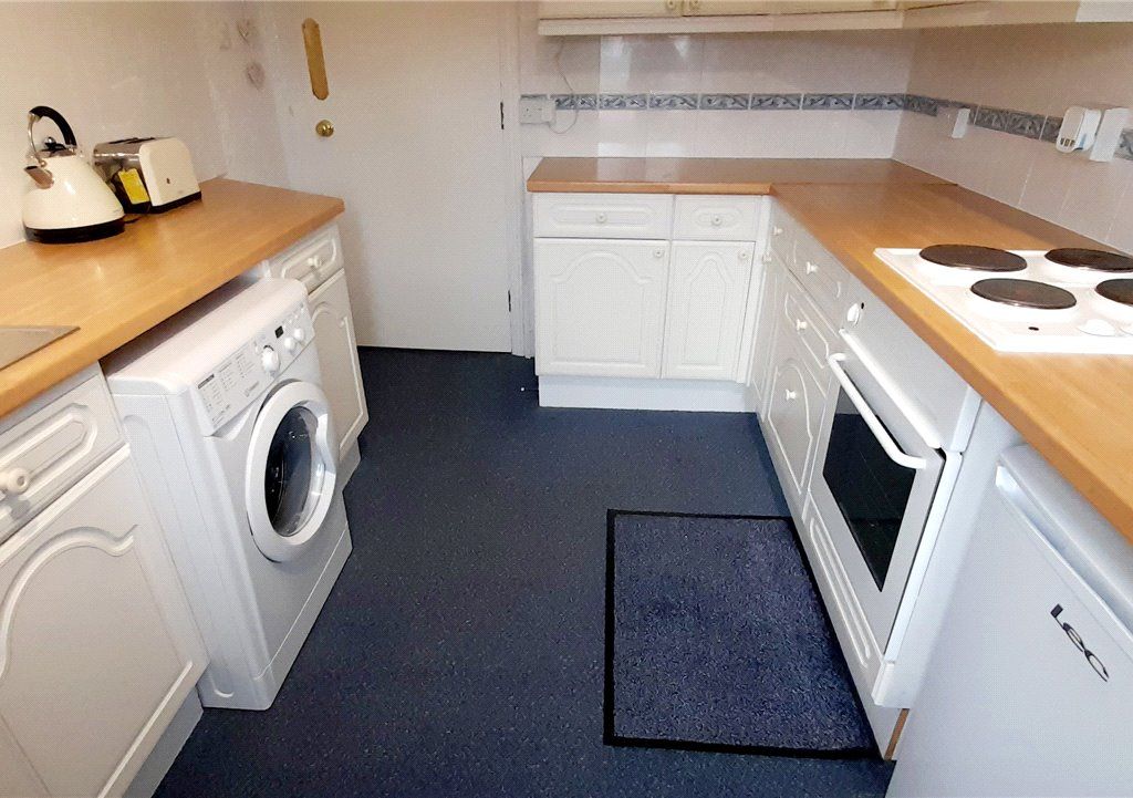 1 bed flat for sale in Crescent Place, Whitby YO21, £95,000