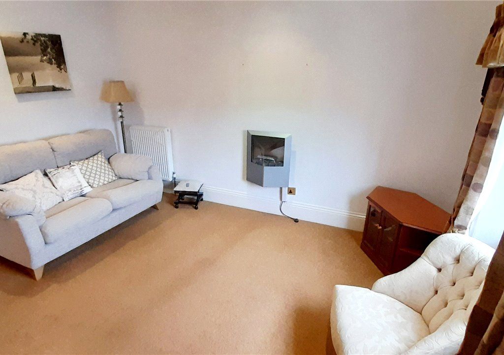 1 bed flat for sale in Crescent Place, Whitby YO21, £95,000