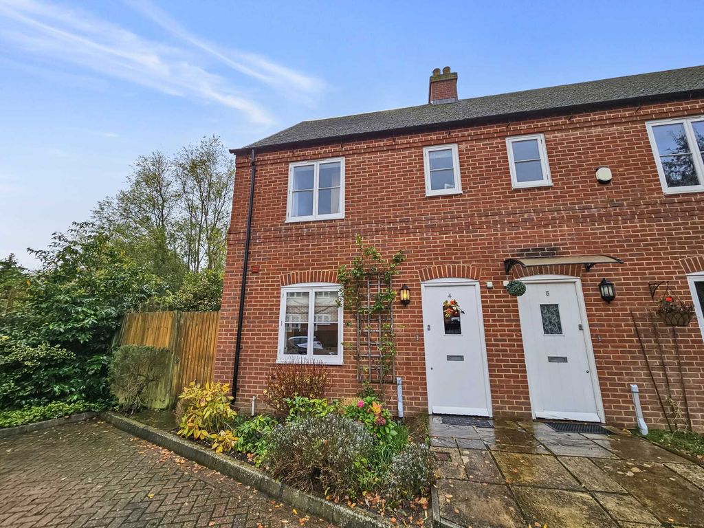 2 bed end terrace house for sale in Stour Mews, Fordwich CT2, £295,000