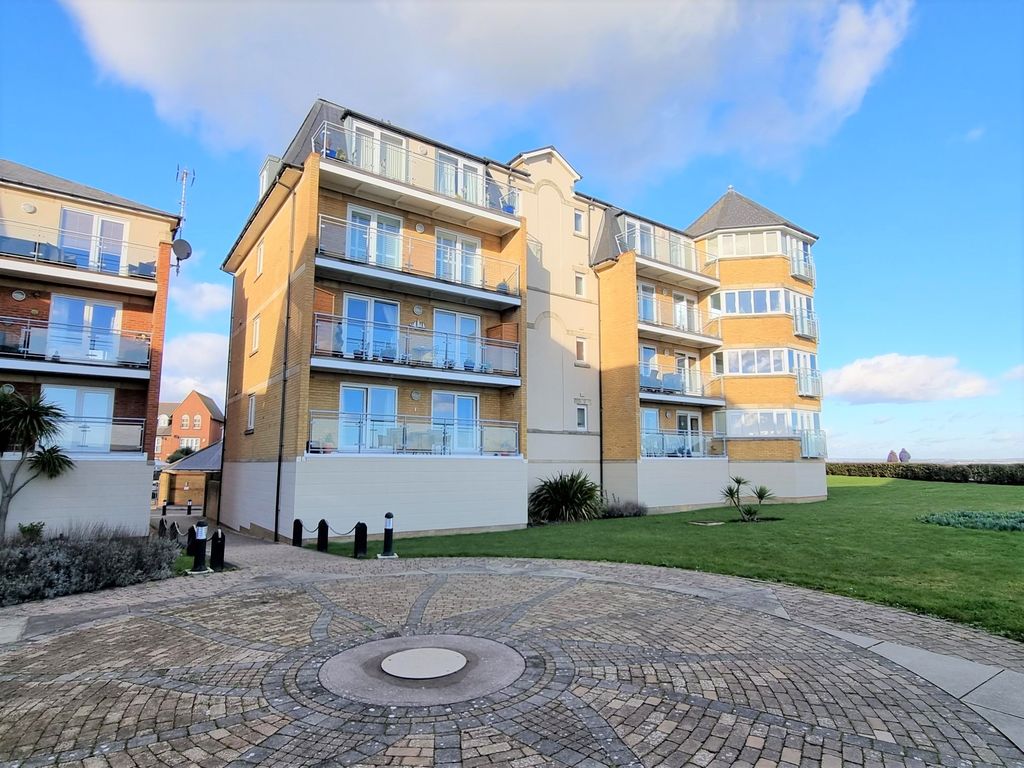 2 bed flat to rent in San Diego Way, Eastbourne BN23, £1,325 pcm