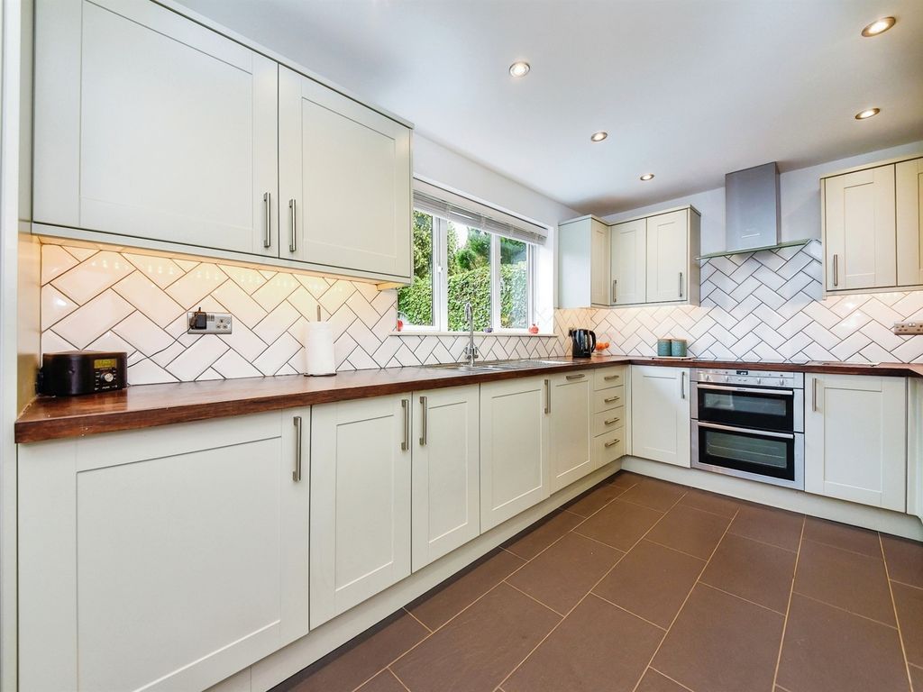 4 bed detached house for sale in Shelland Close, Market Harborough LE16, £550,000