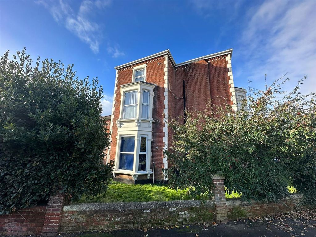 1 bed flat for sale in Bury Road, Gosport PO12, £120,000