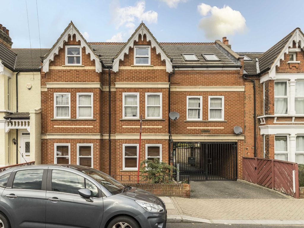 2 bed flat to rent in Codrington Hill, London SE23, £1,800 pcm