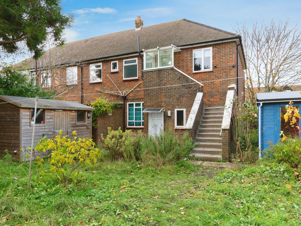 2 bed maisonette for sale in Shelton Avenue, Warlingham CR6, £310,000