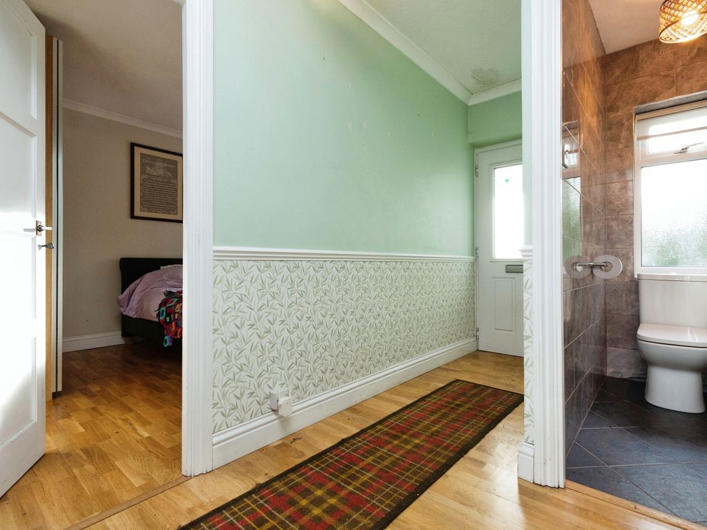 2 bed maisonette for sale in Shelton Avenue, Warlingham CR6, £310,000