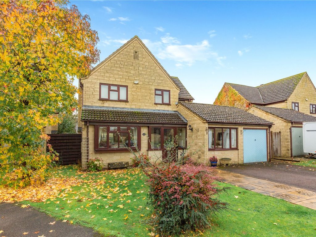 4 bed detached house for sale in Shalford Close, Cirencester, Gloucestershire GL7, £565,000