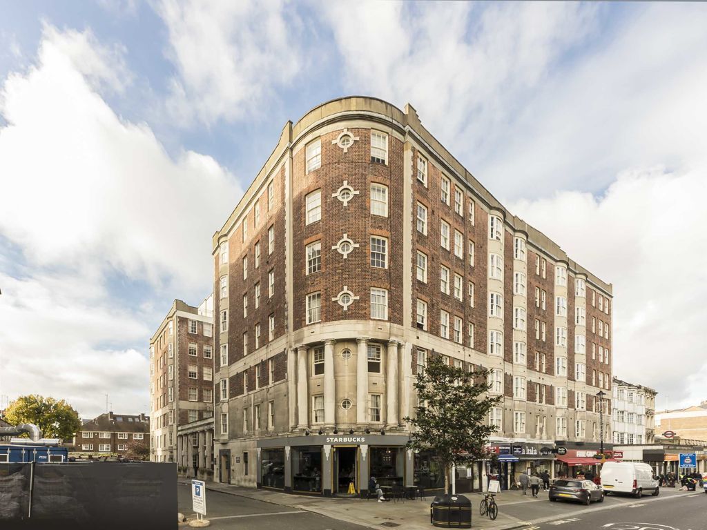 2 bed flat for sale in Queensway, London W2, £760,000