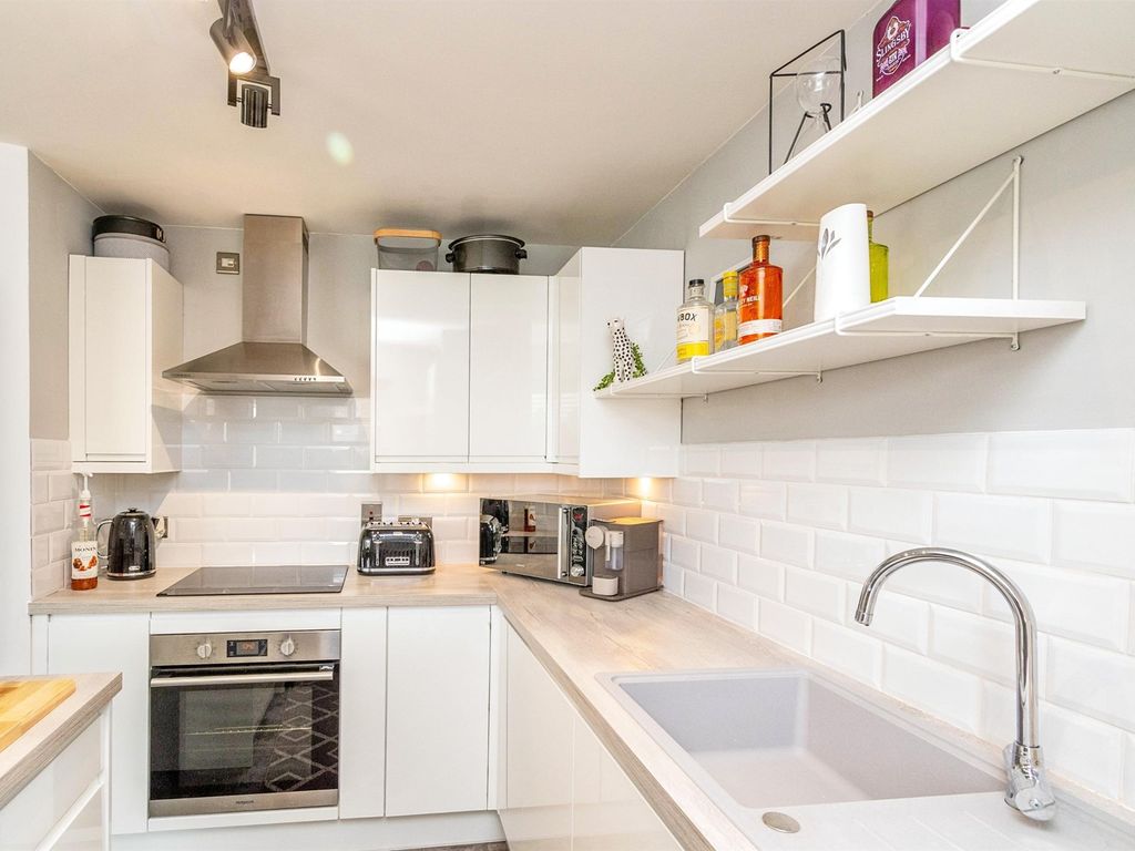 2 bed flat for sale in Gallery Square, Walsall WS2, £130,000