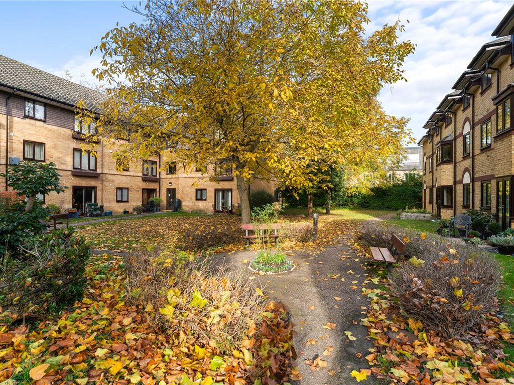 1 bed flat for sale in Cherry Hinton Road, Cambridge CB1, £165,000