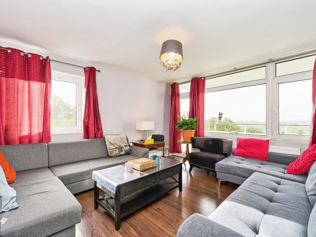 2 bed flat for sale in Norley Vale, London SW15, £350,000