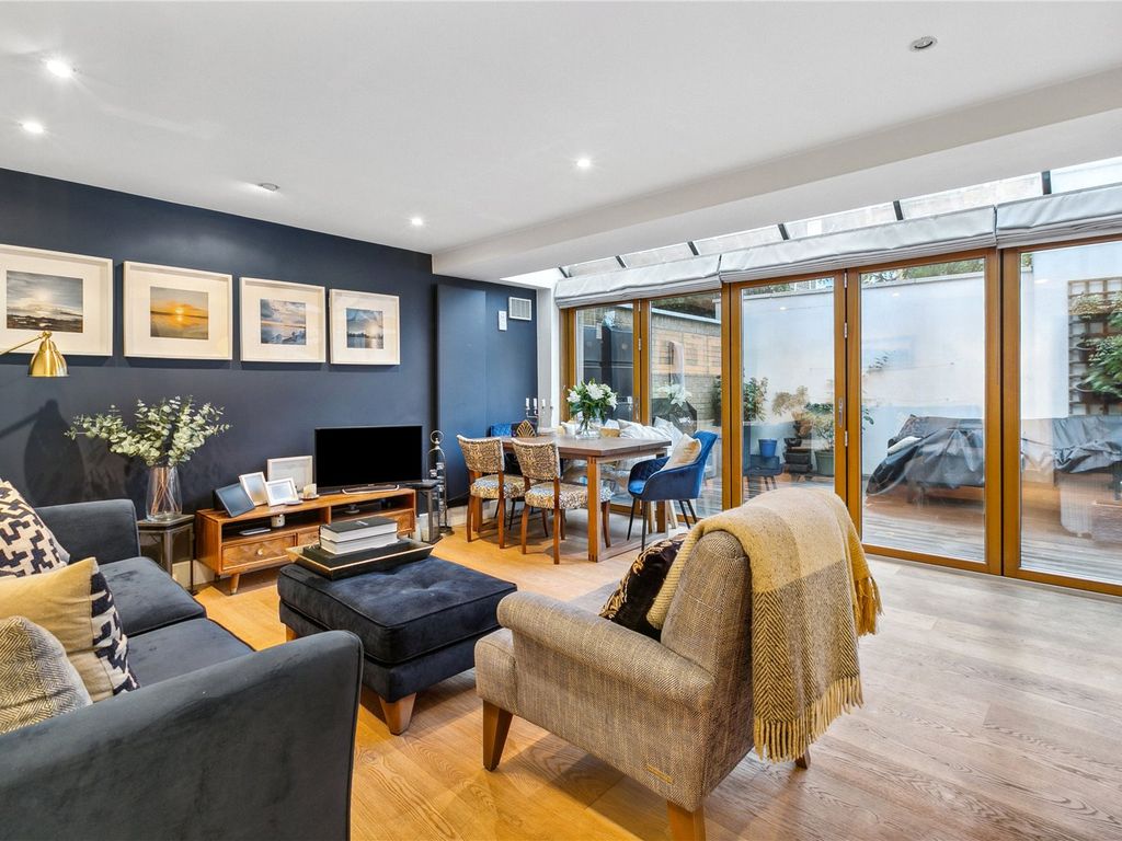 2 bed flat for sale in Auckland Road, London SW11, £795,000
