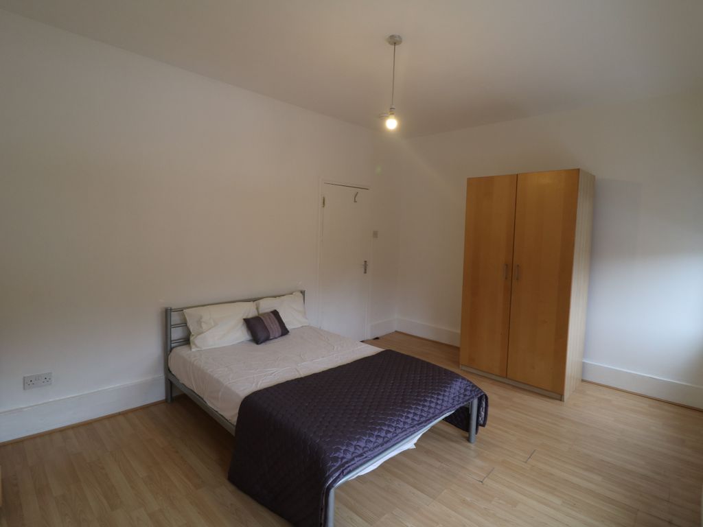 Room to rent in Felday Road, London SE13, £750 pcm