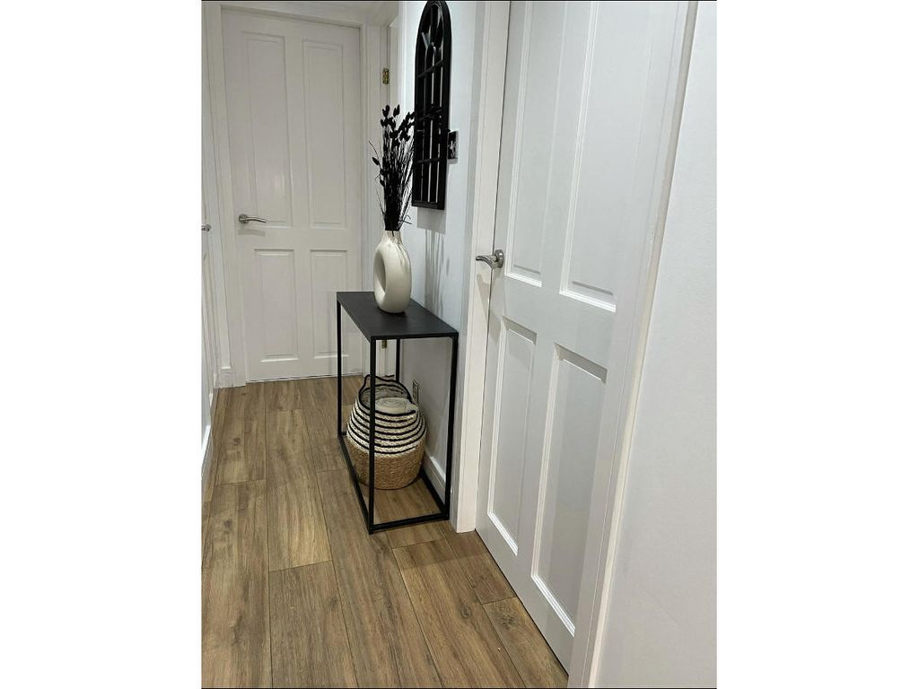 2 bed flat to rent in Craigievar Square, Edinburgh EH12, £1,550 pcm